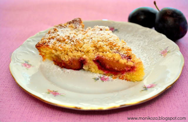 Proste ciasto ze śliwkami i kruszonką orzechową z nutą magicznej przyprawy